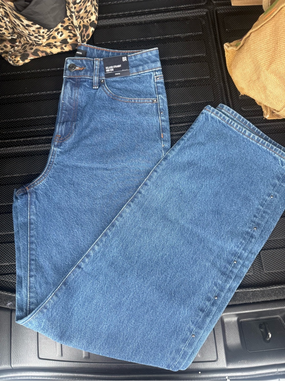 Express women’s relaxed straight high rise jeans size 8 (new)